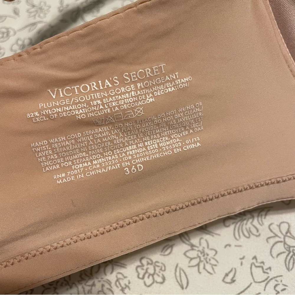Victoria’s Secret Nude Plunge Push-up Bra 36D - Picture 4 of 4